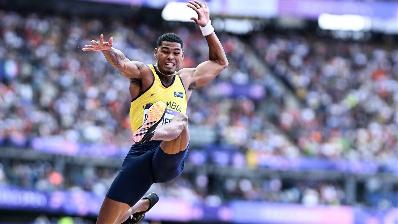 Colombia's Arnovis Dalmero competes in the men's long jump qualification of the athletics event at the Paris 2024 Olympic Games at Stade de in Saint-Denis, north of Paris, on August 4, 2024. (Photo by Kirill KUDRYAVTSEV / AFP)