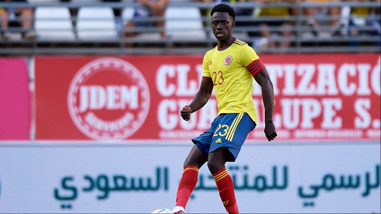Davinson Sánchez podría compartir equipo con el interminable, Zlatan Ibrahimovic