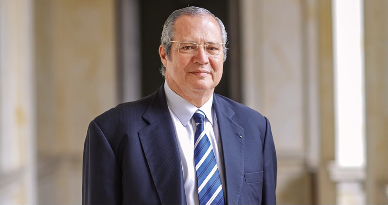 El presidente del Senado, Iván Name, le dijo a SEMANA que le resulta extraña la coincidencia de su independencia en el cargo más importante del Congreso con la denuncia “temeraria”.