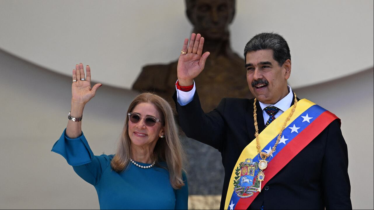 El gobierno del presidente saliente Joe Biden contraatacó poco después de que el líder chavista jurara el cargo en Caracas para un tercer mandato consecutivo.
