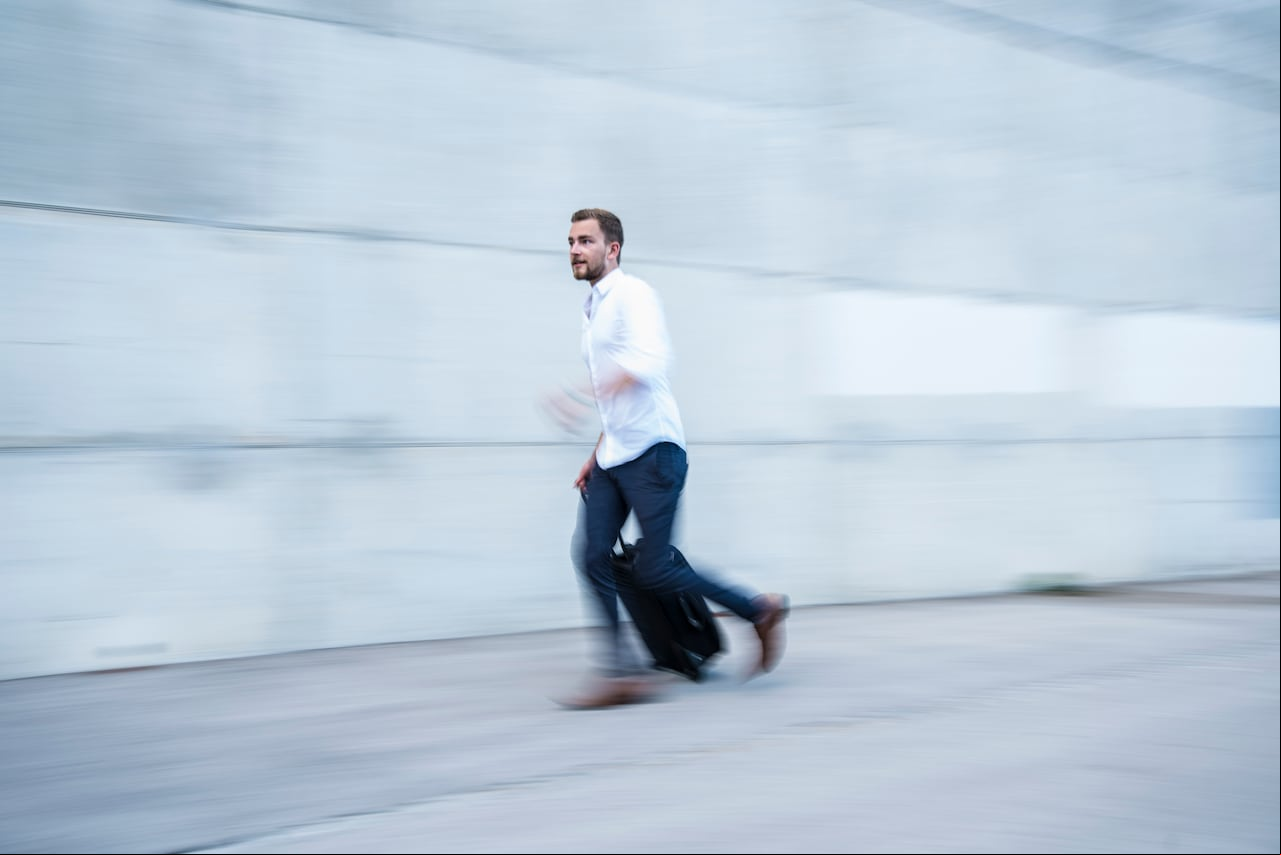 En el umbral de un nuevo año, muchos optan por correr con maletas en mano.