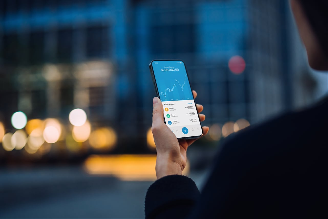 Solo se necesita una aplicación de celular para transacciones que antes requerían de largos trámites y filas en entidades financieras.