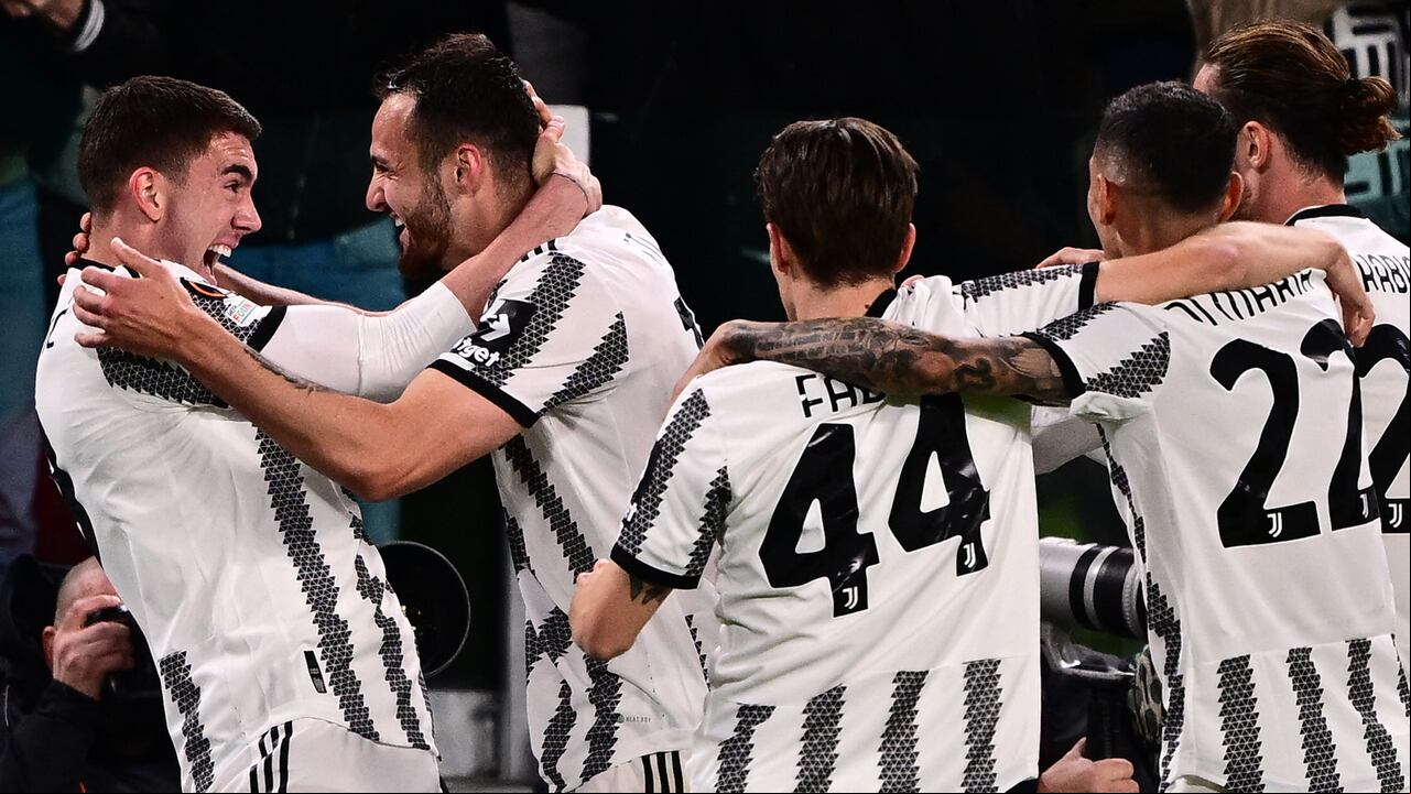 La Juventus de Italia recuperó los 15 puntos que perdió debido a la sanción interpuesta por supuestos amaños contables para maquillar sus cuentas. Foto: AFP