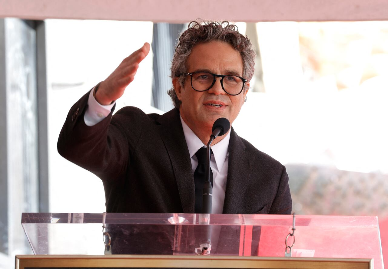 El actor Mark Ruffalo es honrado con una estrella en el Paseo de la Fama de Hollywood el 8 de febrero de 2024 en Hollywood, California. Frazer Harrison/Getty Images/AFP (Photo by Frazer Harrison / GETTY IMAGES NORTH AMERICA / Getty Images via AFP)