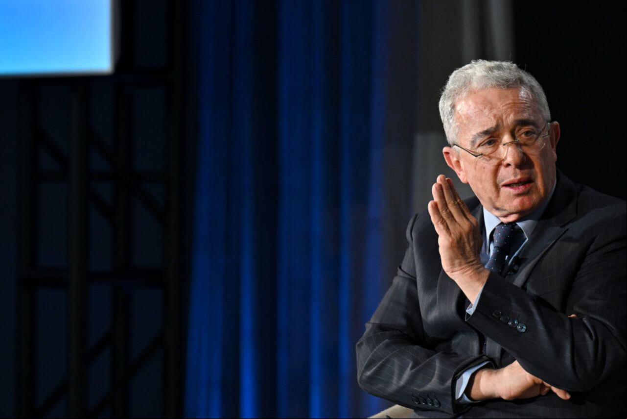 Álvaro Uribe Vélez, expresidente de Colombia, habla en la Cumbre Concordia Lexington 2022, en el Lexington Marriott City Center, el 8 de abril de 2022 en Lexington, Kentucky (Estados Unidos). Foto de Jon Cherry/Getty Images para Concordia.