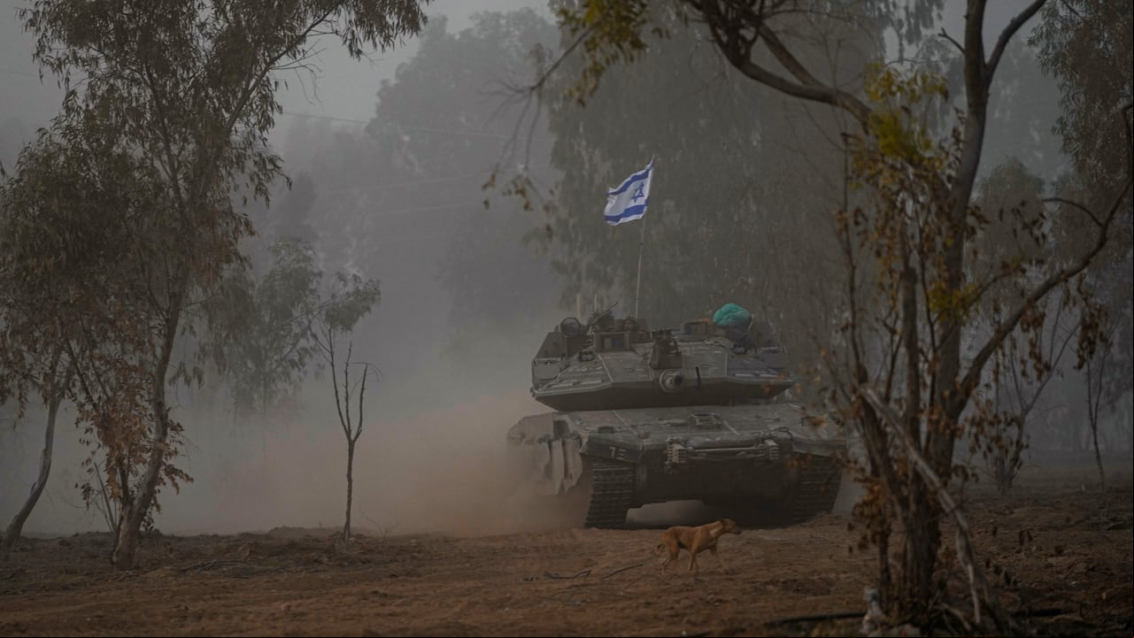 Las autoridades israelíes han dicho que unos 7.000 combatientes de Hamás —prácticamente la cuarta parte de la fuerza de combate de la organización— han sido abatidos durante la guerra, y que además se ha detenido a 500 combatientes en Gaza durante el último mes.