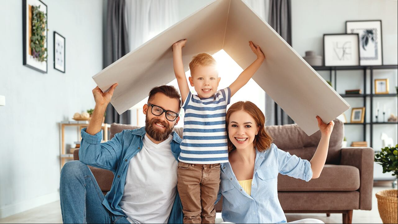 Familia, padre, madre e hijo, casa, hogar