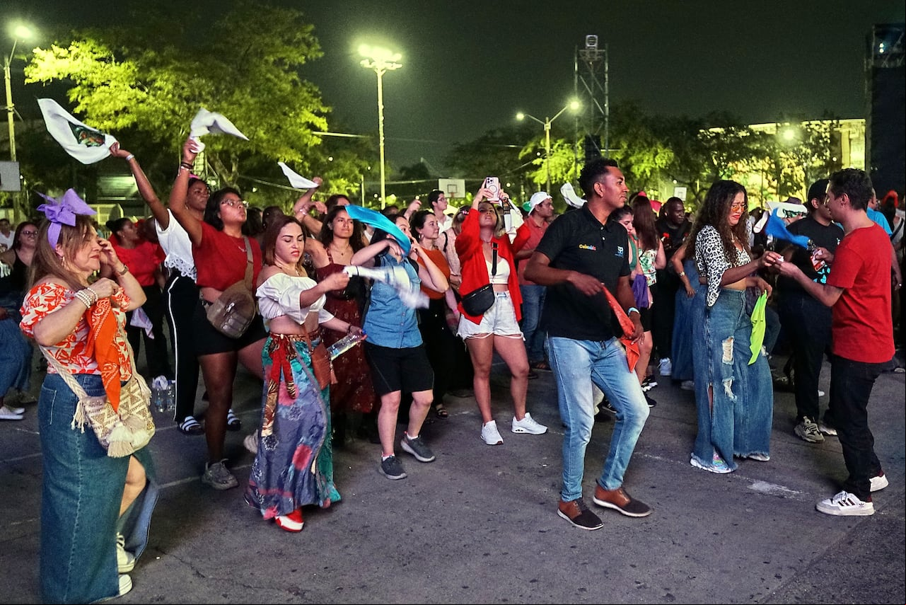 Al ritmo del currulaos, bunde, alabaos y otros sonidos, arrancó la edición XXVIII del Festival de Música del Pacífico Petronio Álvarez. Foto Jorge Orozco / El País