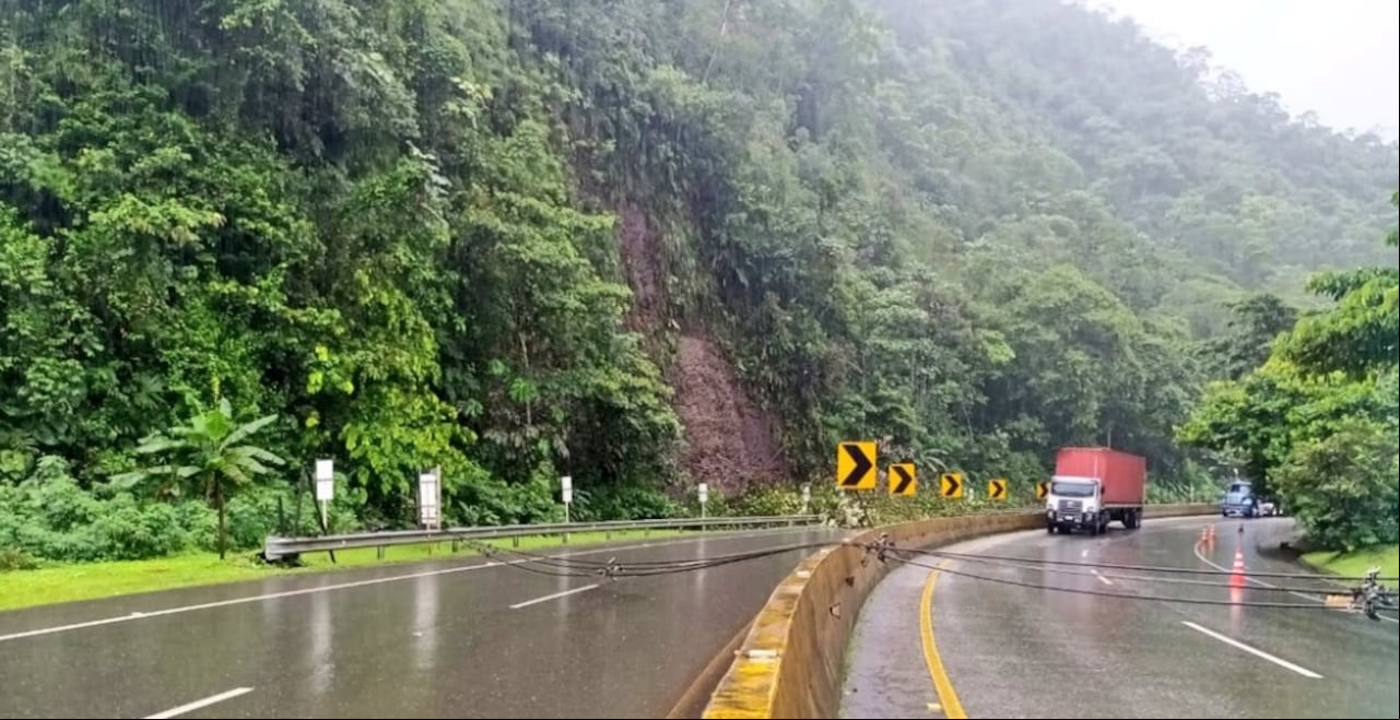 Vía cerrada entre Buenaventura y Buga.
