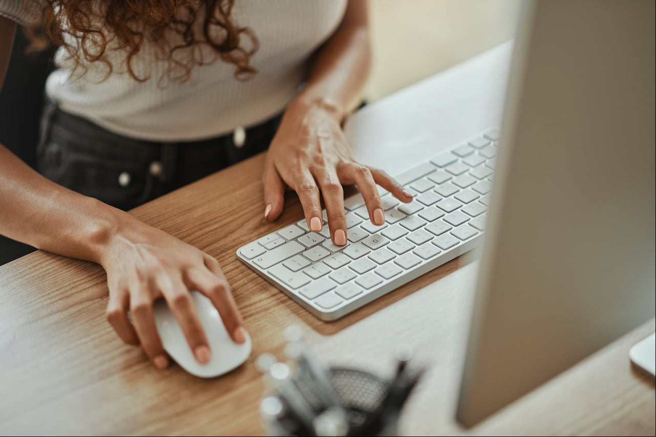 Si uno de los elementos es borrado de la computadora, no se eliminará de la biblioteca de Google Fotos.