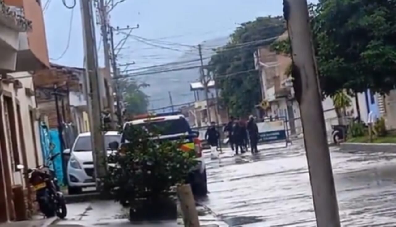 Un grupo de uniformados de antiexplosivos hizo la detonación controlada del artefacto.
