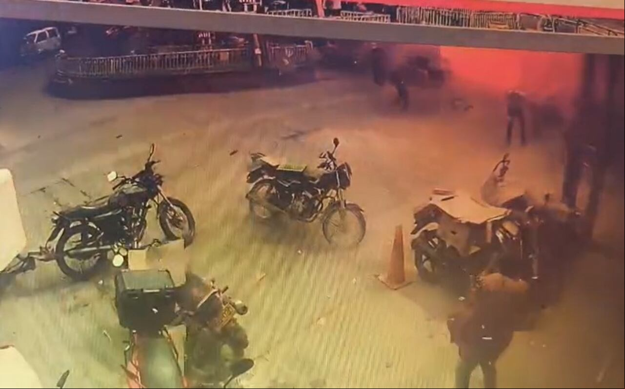 Los testigos de este ataque indicaron que la motobomba fue accionada cuando soldados y policías patrullaban por el área comercial del municipio de Piendamó, Cauca.