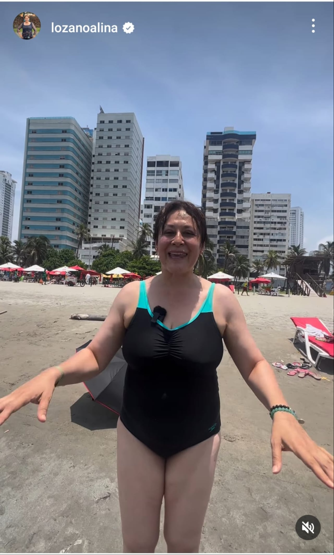 Alina Lozano luce un vestido de baño y levanta más de un suspiro por su cuerpazo a los 54 años