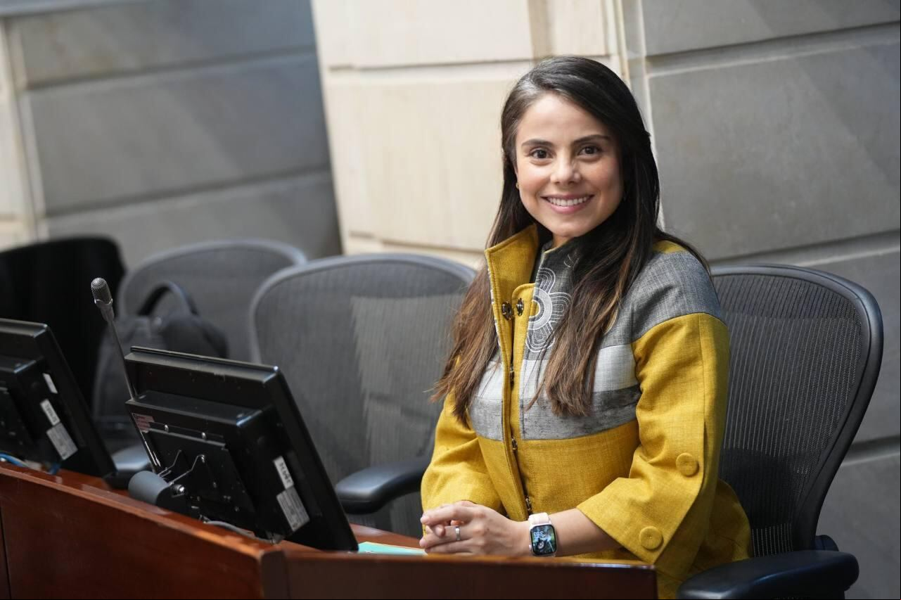 Esmeralda Hernández.