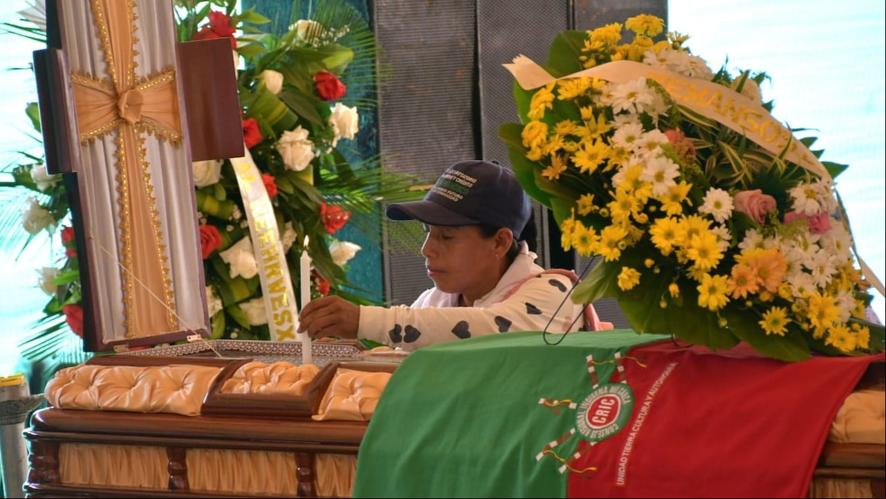 En la vereda la bodega en Toribio cauca,se lleva a cabo el velorio de la líder indígena carmelita yule.
