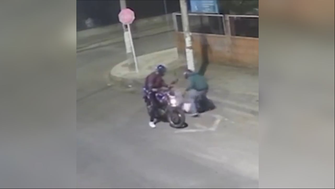 El uniformado fue capturado por la misma comunidad que ayudó a la víctima.