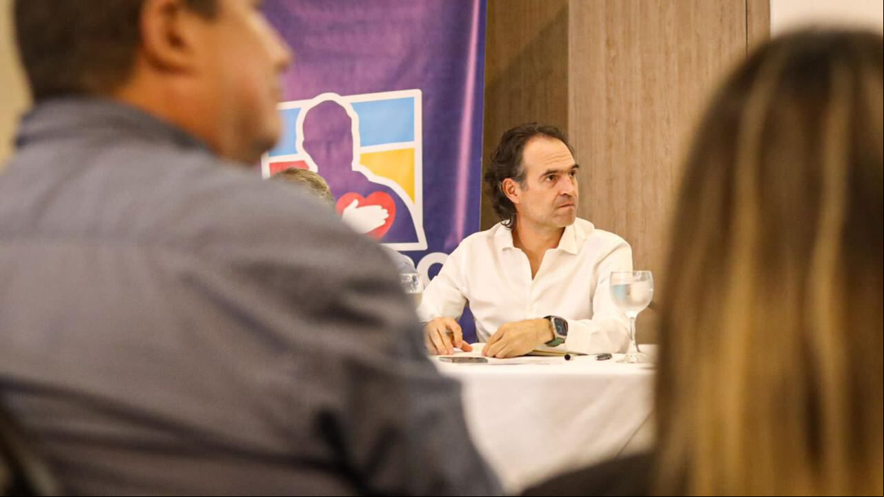 Federico Gutiérrez durante una reunión con el Centro Democrático en Medellín.