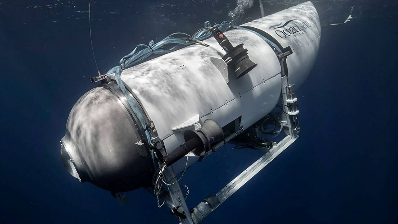 El sumergible Titán operado por OceanGate Expeditions se sumerge en una fotografía sin fecha.