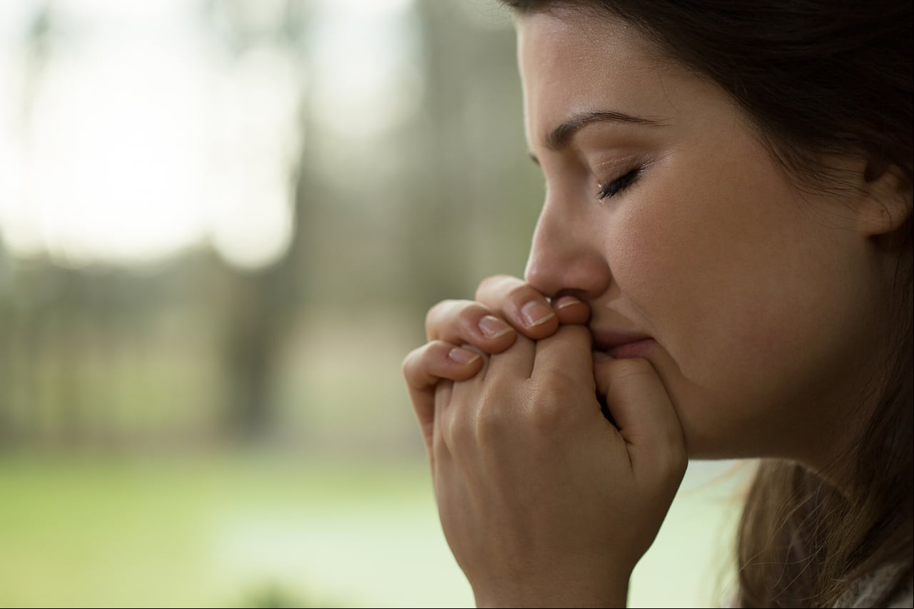 En lugares de culto y en hogares de todo el mundo, se encienden velas y se recitan oraciones a San Expedito los lunes, en un gesto de fe y devoción hacia este santo intercesor.