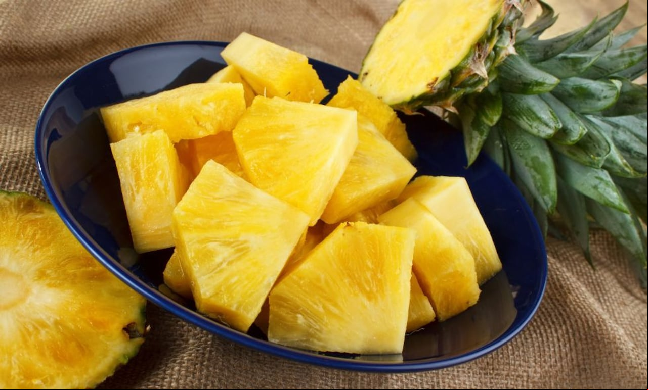 Incorporar piña en el desayuno puede ayudar a controlar los antojos, promover la pérdida de peso saludable y mejorar la saciedad.
