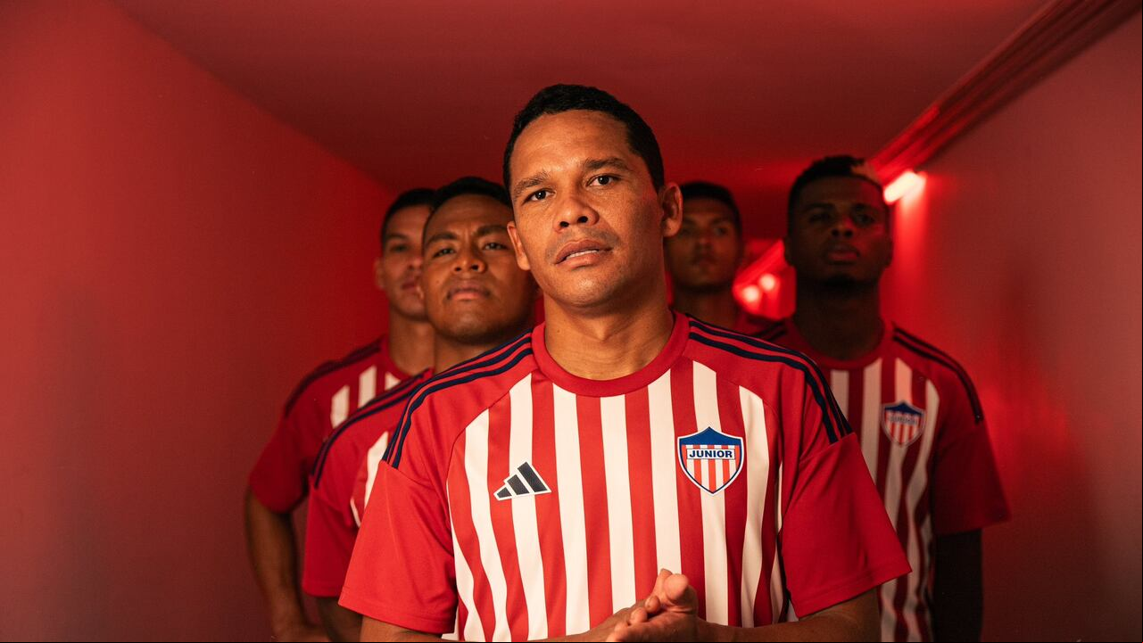 Junior lanzó su nueva camiseta.