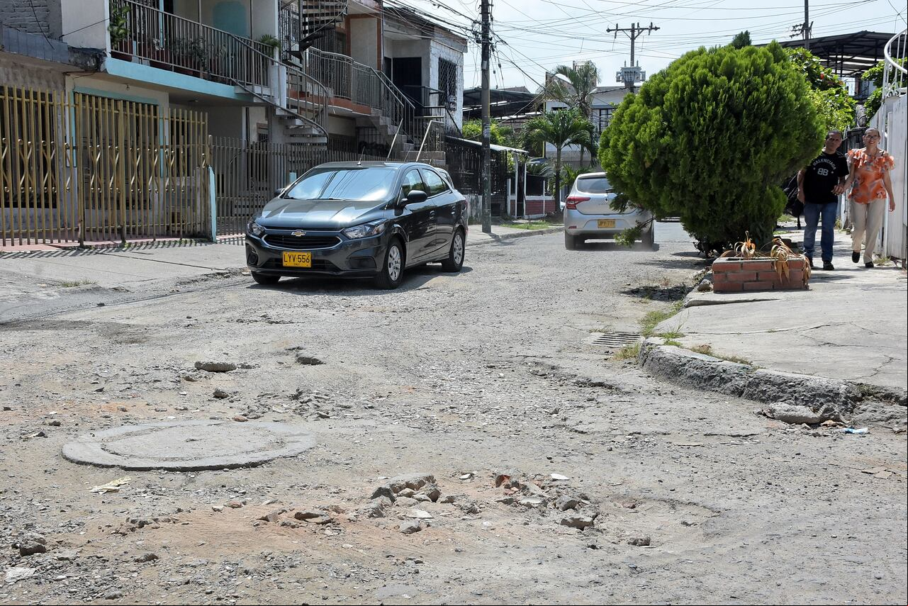 Calles en mal estado en el Oriente de Cali, Calle 34 con Cra 41.