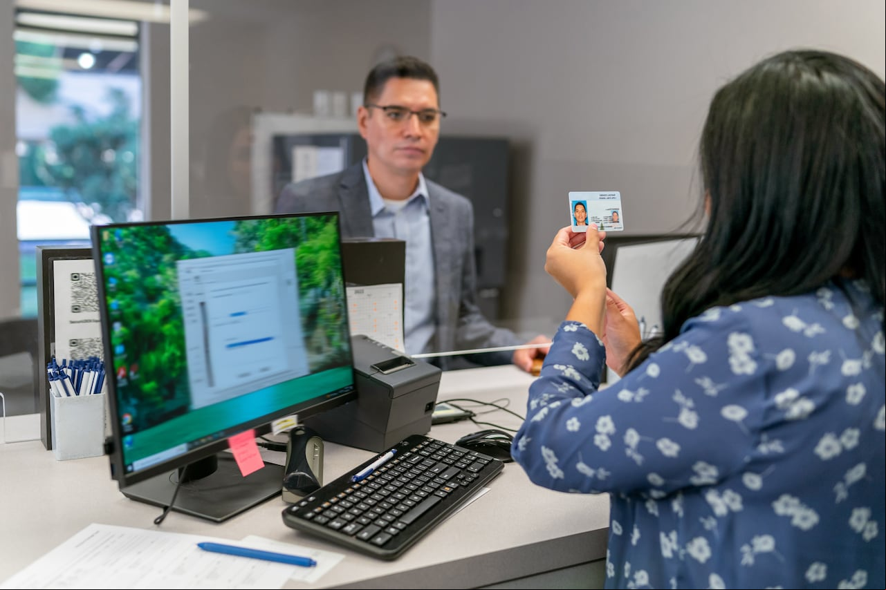 Advierten sobre sitios fraudulentos que ofrecen sacar rápidamente la Real ID