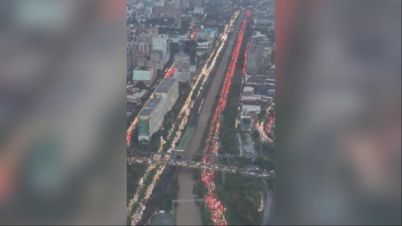 Varios videos compartidos por internautas datan el estado en el que se encuentra Medellín en este momento.