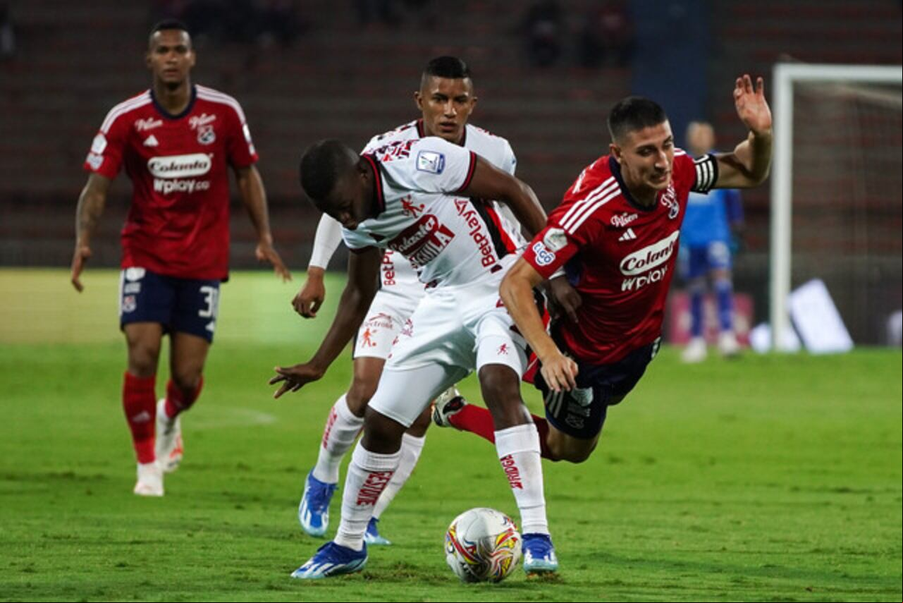 América goleó en el Atanasio Girardot.