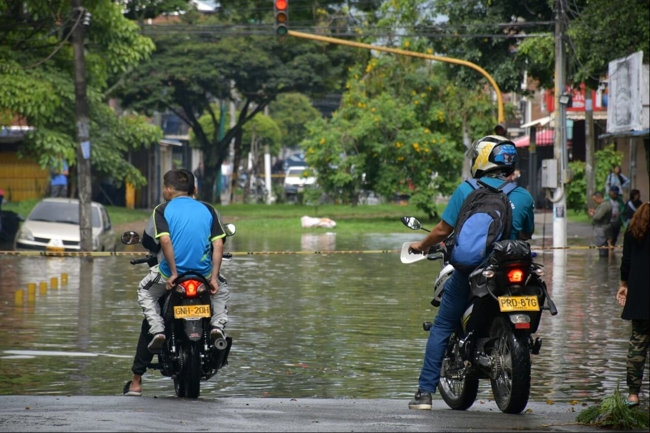 Lluvia deja anegados varios sectores de Cali.