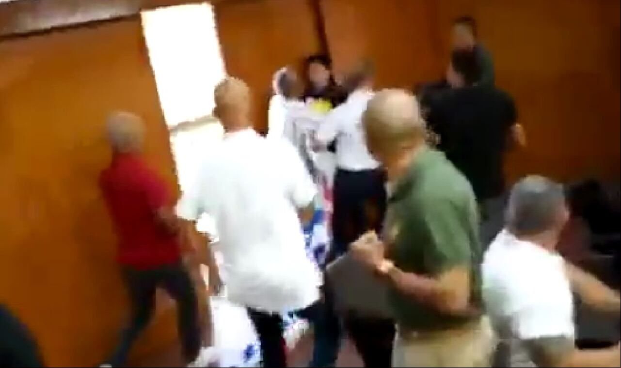 La junta directiva y de Sintraemcali se agarraron a golpes.