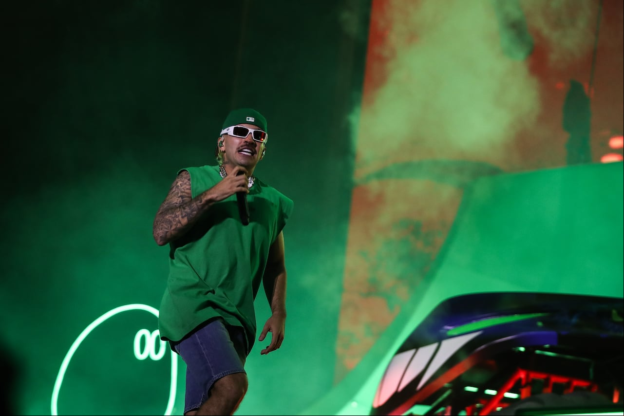 El cantante, compositor y productor Feid (Ferxxo) en el tercer día del Festival Estéreo Picnic 2024 en el Parque Simón Bolívar.