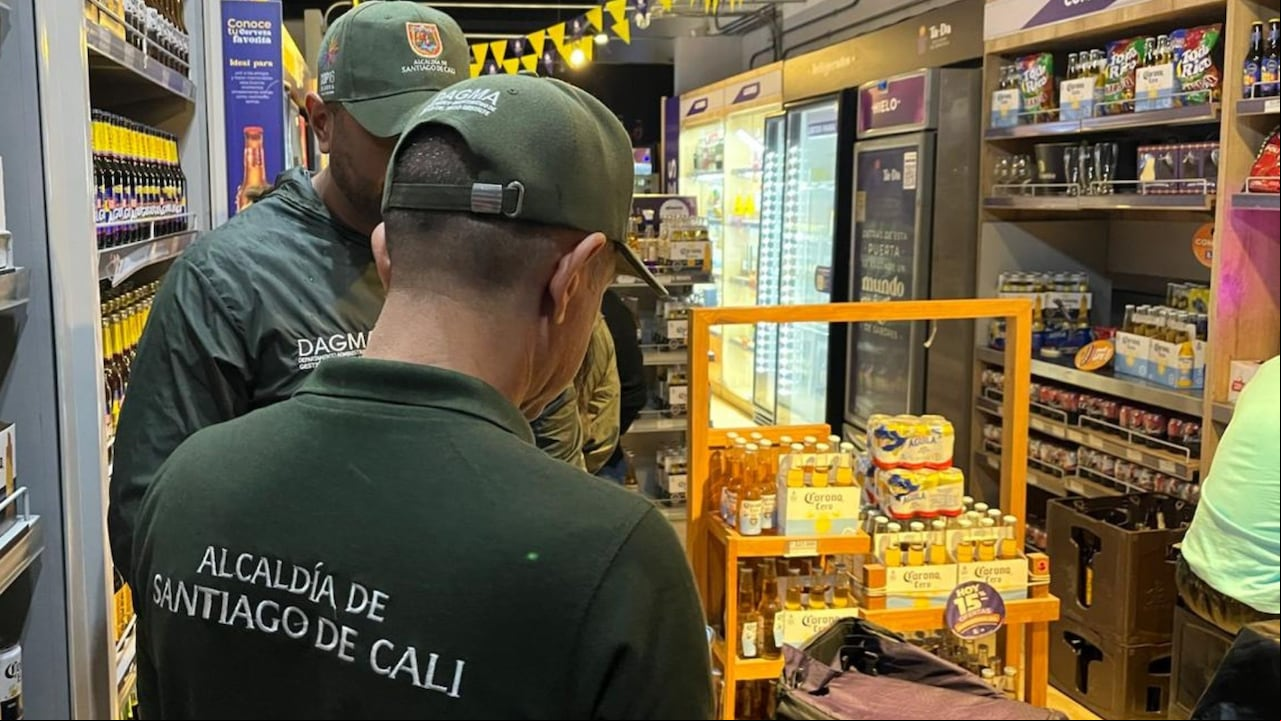 Los funcionarios del Dagma recorrieron los diferentes establecimientos ubicados en la Carrera 66 para concientizar a sus propietarios de la importancia de acatar los límites de ruido.