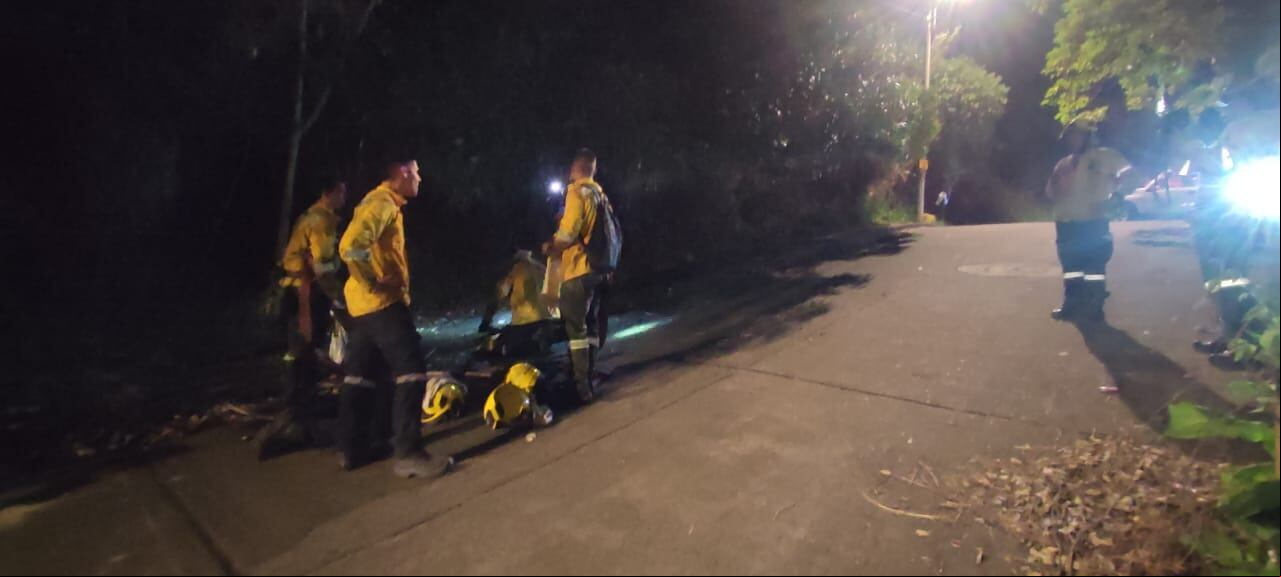 Incendio en inmediaciones en el Cerro de las Tres Cruces en Cali, viernes 1 de septiembre.