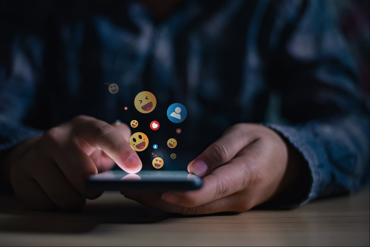 ¿Sabe qué significan realmente los emojis que usa en WhatsApp? Descúbralo aquí.