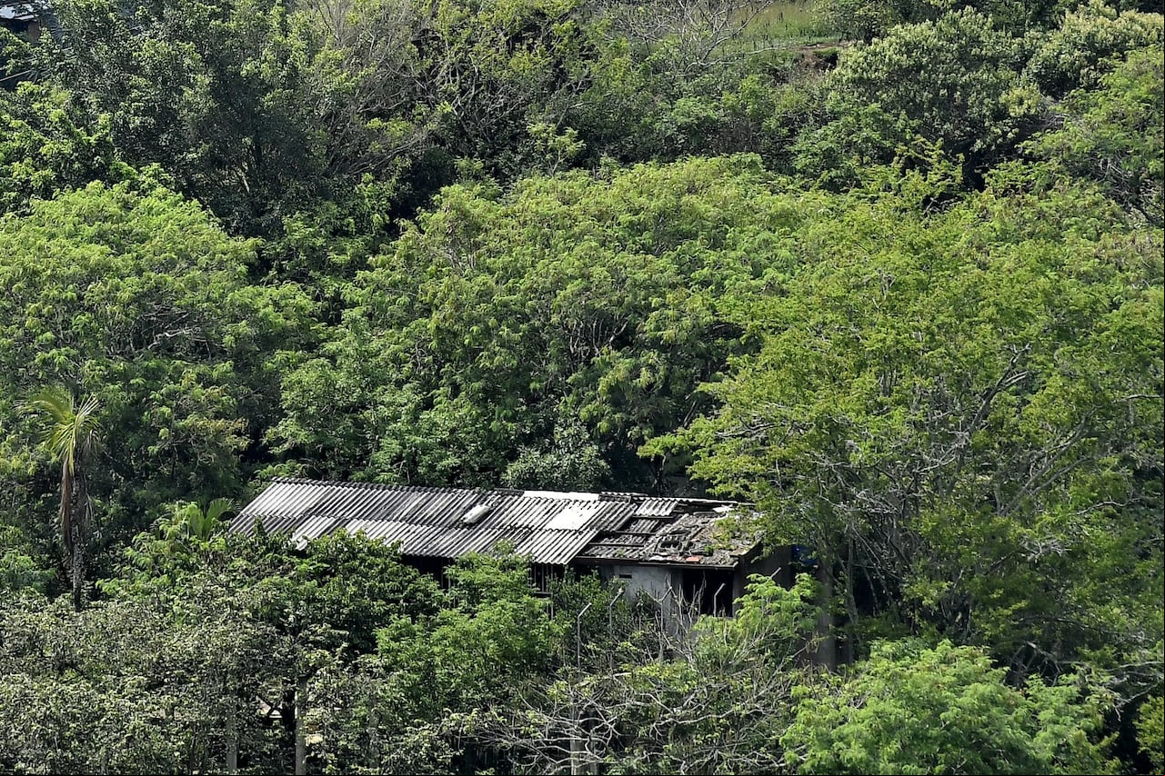 Los bordes de Cali, es decir, los límites entre la zona urbana y rural son los que sufren la gran presión de las invasiones y construcciones ilegales. Foto El País.