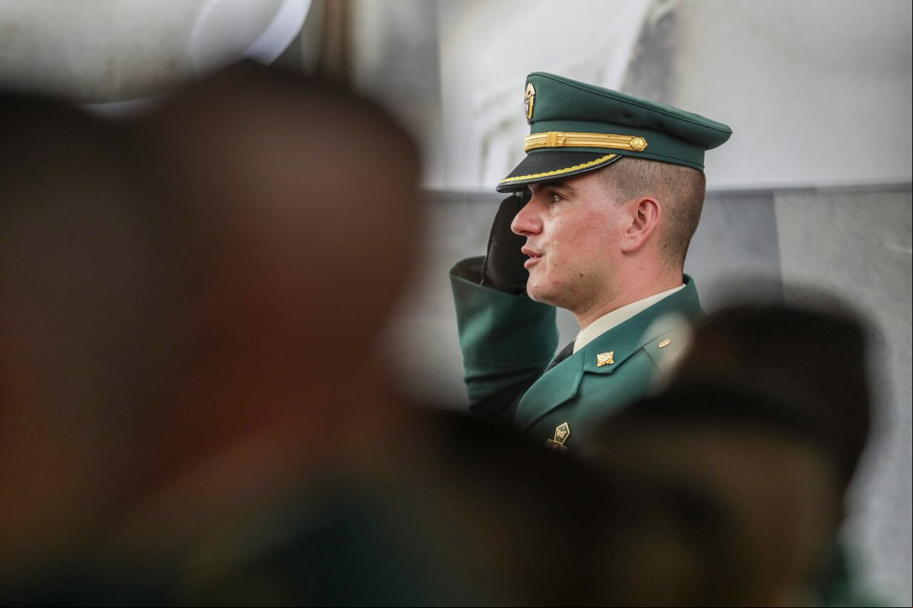 El comandante de las Fuerzas Militares de Colombia, Luis Mauricio Ospina, pronuncia un discurso durante el acto de disculpa pública del Gobierno por las ejecuciones extrajudiciales conocidas como "falsos positivos" en Bogotá y Soacha