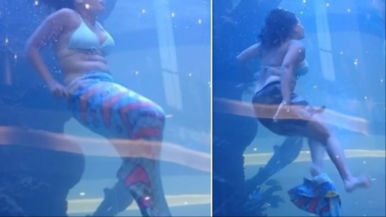 Una 'sirena' casi se ahoga en un acuario. La mujer reaccionó y se salvó.