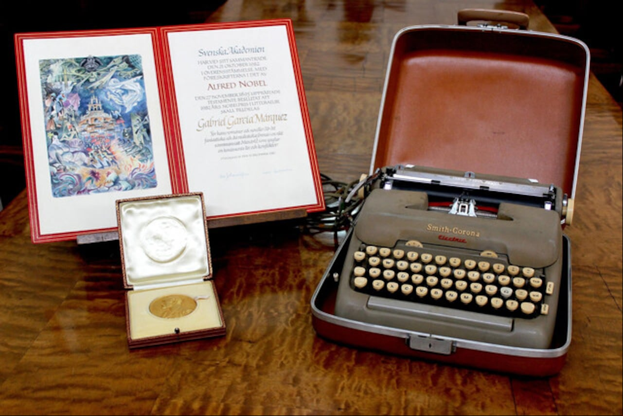 La máquina de escribir con la cual terminó su novela 'Cien años de soledad' y el diploma y medalla que recibió al lograr el Premio Nobel de Literatura, hacen parte del homenaje a Gabriel García Márquez en Argentina.