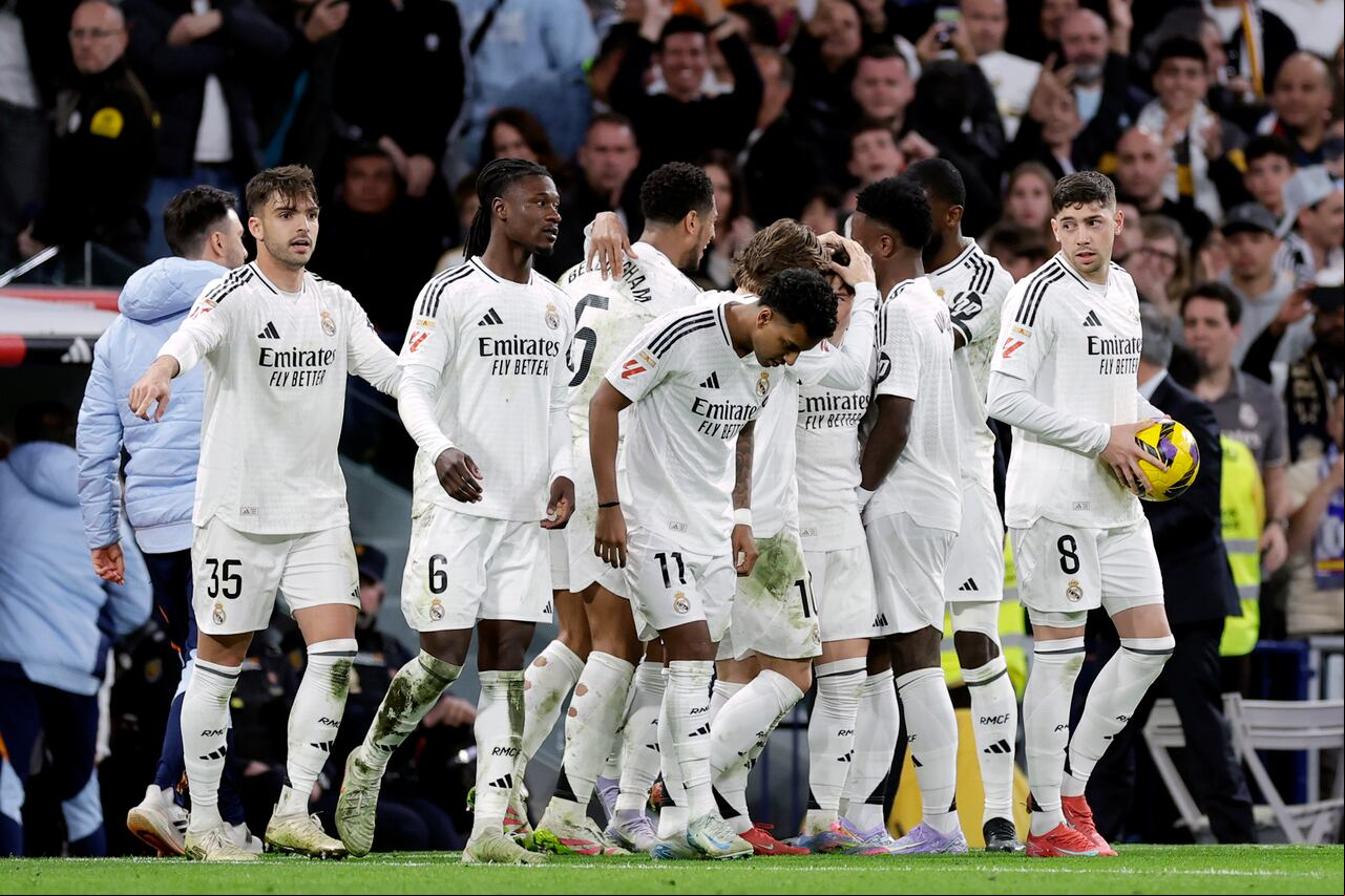 MADRID, SPAIN - MARCH 29: Kylian Mbappe of Real Madrid celebrates 3-2 with Raul Asencio of Real Madrid, Eduardo Camavinga of Real Madrid, Jude Bellingham of Real Madrid, Rodrygo of Real Madrid, Luka Modric of Real Madrid, Vinicius Junior of Real Madrid, Antonio Rudiger of Real Madrid, Federico Valverde of Real Madrid during the LaLiga EA Sports match between Real Madrid v Leganes at the Estadio Santiago Bernabeu on March 29, 2025 in Madrid Spain (Photo by Maria Gracia Jimenez/Soccrates/Getty Images)