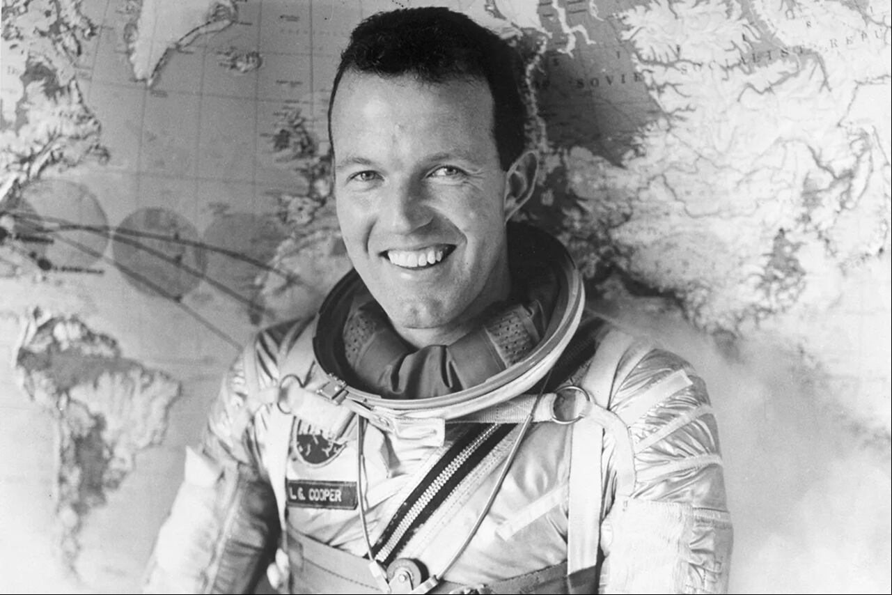 Antes de convertirse en astronauta, Cooper se desempeñó como piloto de la Fuerza Aérea Estadounidense y también fue veterano de la Segunda Guerra Mundial. NASA.