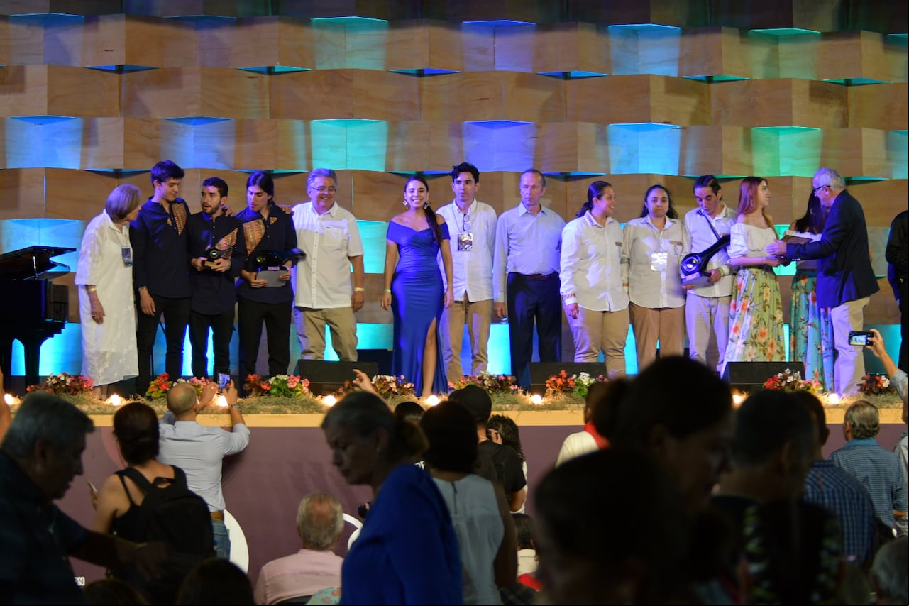 Gran final del Mono Nuñez en Ginebra Valle,don de los ganadores fueron instrumental trío Plenilunio de Bogota y en categoría vocal el dueto Florecer Andino de Caldas.