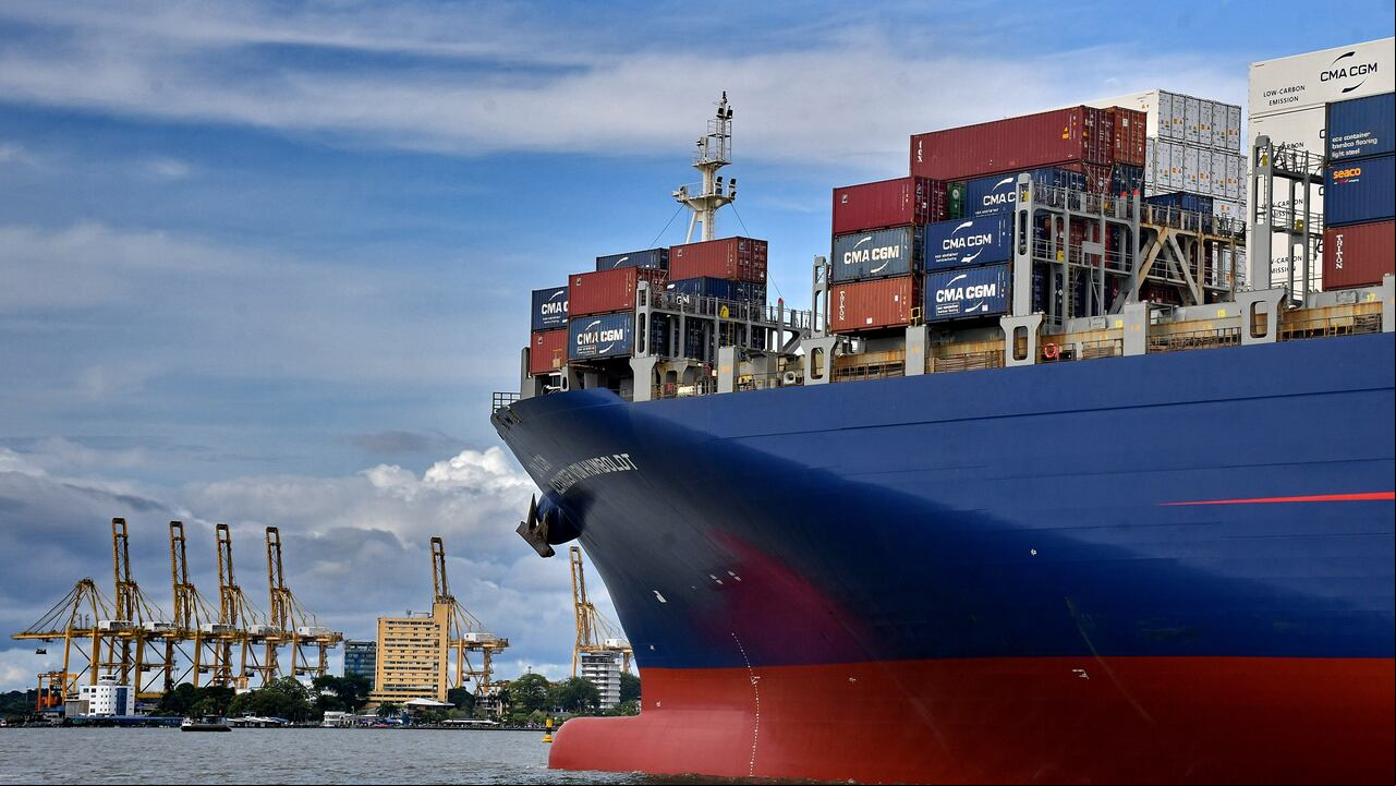 El buque, CMA CGM Alexander Von Humboldt llegó a Buenaventura, es el barco de carga mas grande que ha llegado a un puerto de sudamerica. Tiene 396 metros de largo y 53.6 metros de ancho, tiene capacidad para transportar 16.022 contenedores