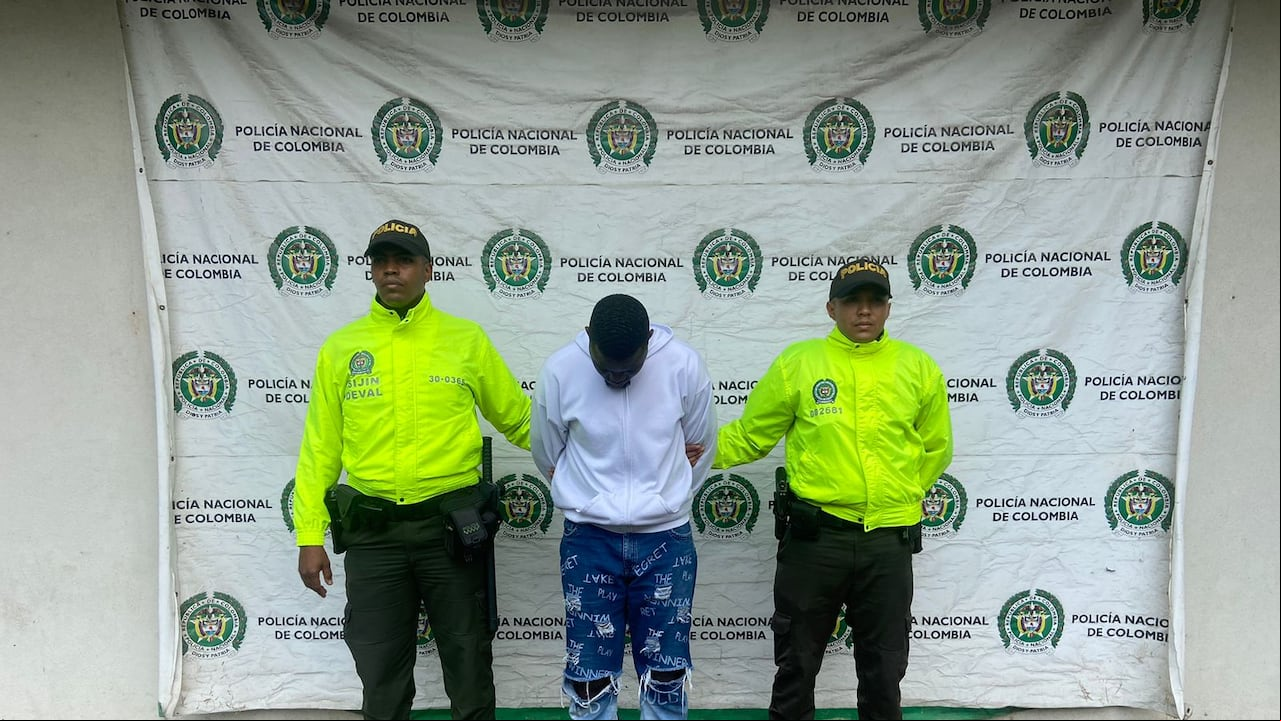 Alias Totoy fue capturado mientras se trasportaba en un vehículo.