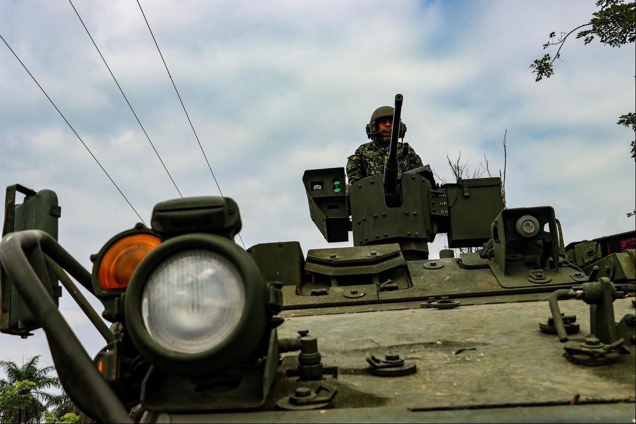 El LAV-III es un vehículo blindado con tracción 8x8, que provee protección balística a los tripulantes frente a un gran número de amenazas.