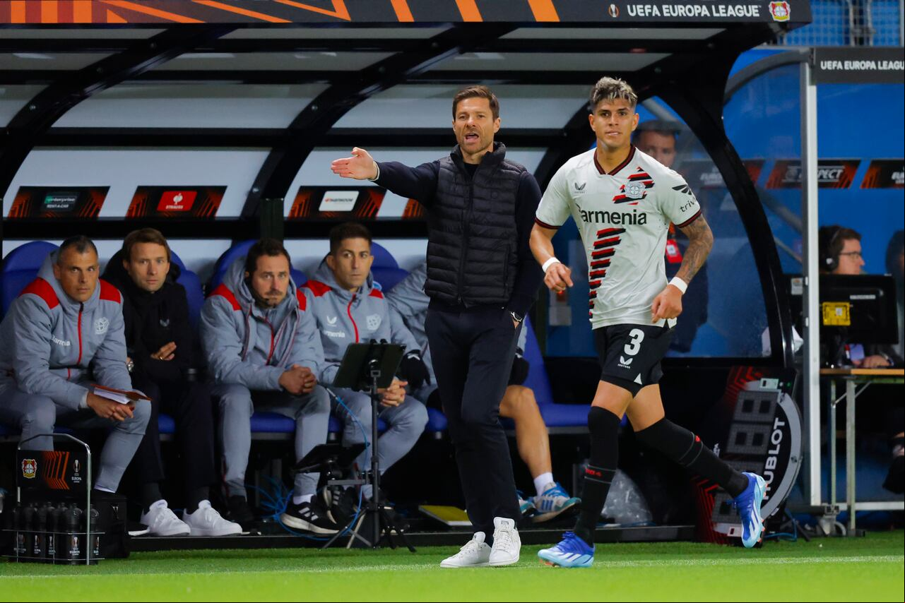 Piero Hincapie, futbolista ecuatoriano al servicio del Bayer Leverkusen, es seguido de cerca por el Liverpool.