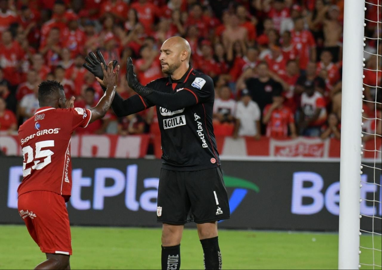 Imagen del juego entre América y Deportivo Cali, en una edición más del clásico vallecaucano por la fecha 17 de la Liga colombiana. Foto: Raúl Palacios / El País