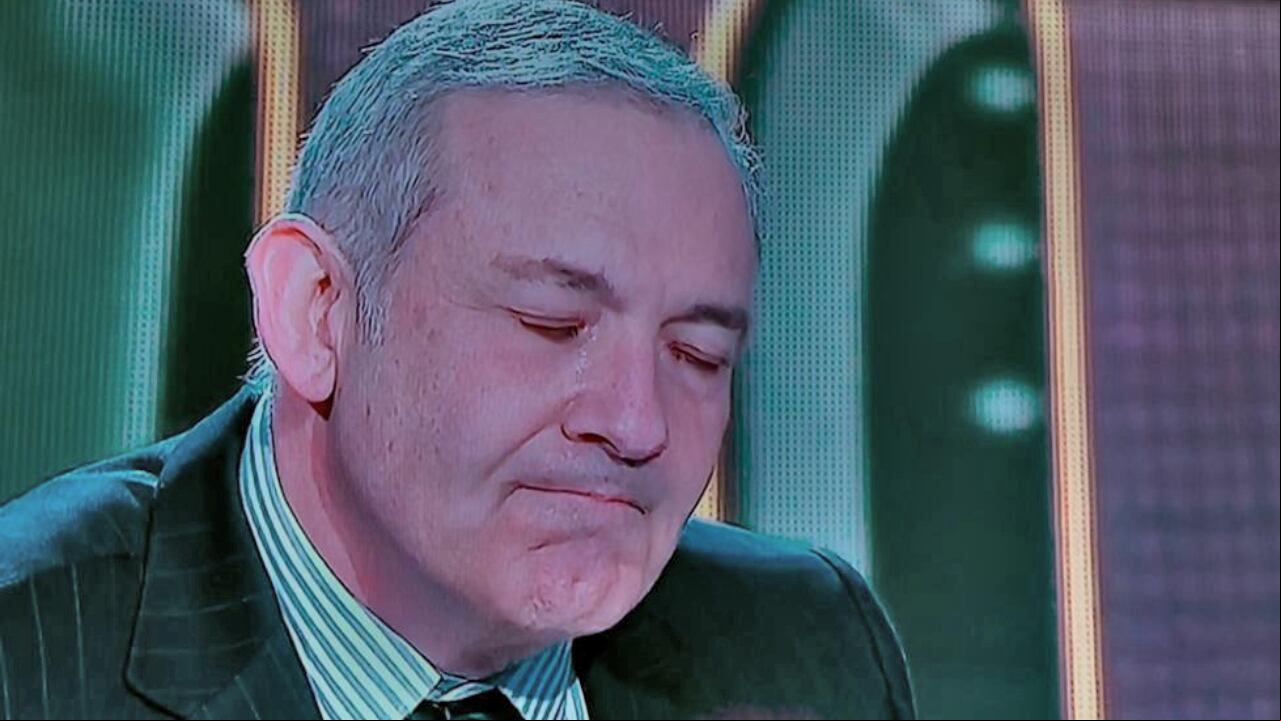 Participante de ‘Yo me llamo’ conmovió a César Escola con su interpretación. Foto captura de pantalla Caracol Televisión.
