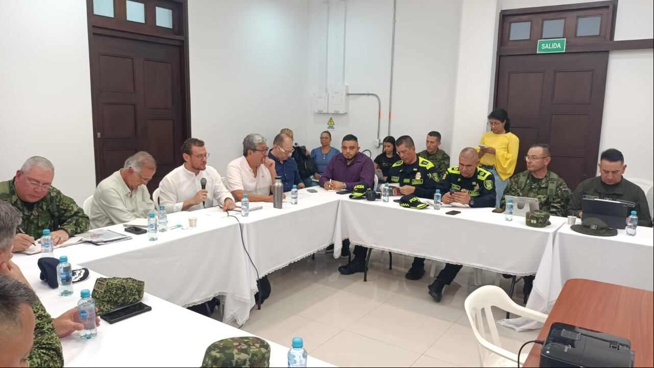 El Ministro de Defensa, el comandante del Ejército y el Alcalde de Jamundí se reunieron en un consejo de seguridad extraordinario.