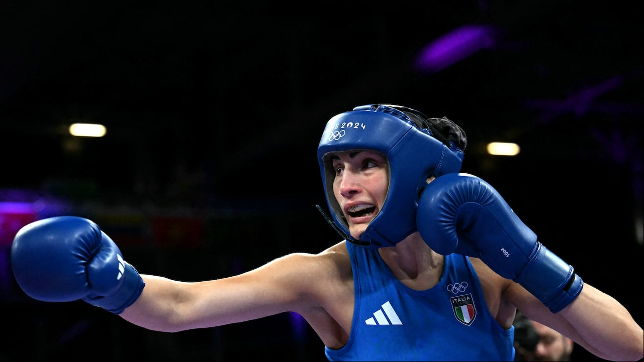 La boxeadora se retiro a los pocos segundos de iniciar la competencia.